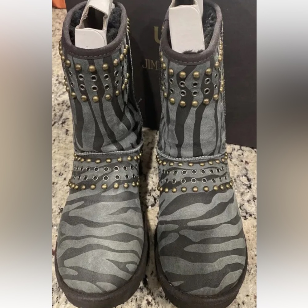 Ugg x Jimmy Choo Size 7 Kaia
Boot Charcoal Zebra Rare!!